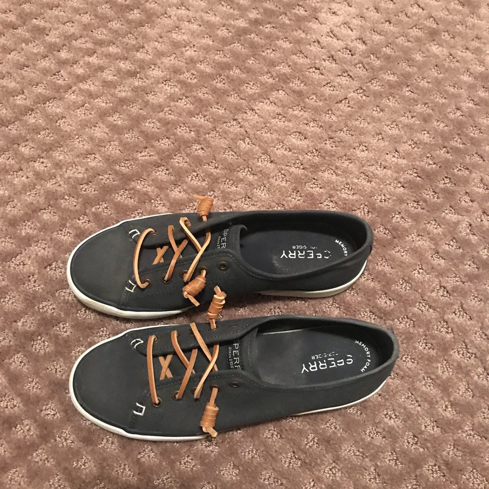 Sperry slip on tennis shoes/ boat shoes
